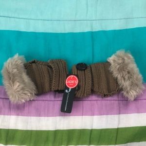 Fingerless knitted gloves
